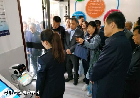 破解基層司法所人員短缺難題 “小律”機(jī)器人助力人工智能公共服務(wù)技術(shù)咨詢